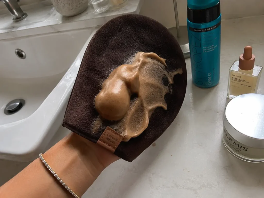 The tanning mitt I use to apply mousse in a single pass